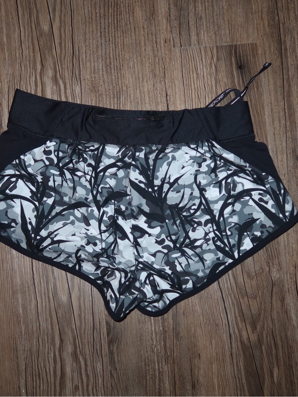 Under Armour Women’s Black & Gray Camo Athletic Shorts